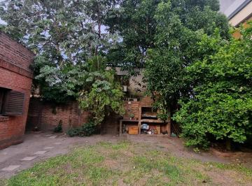 Casa · 70m² · 1 Dormitorio · 4 Cocheras · La Casa Oculta de Obligado, Oportunidad Céntrica!