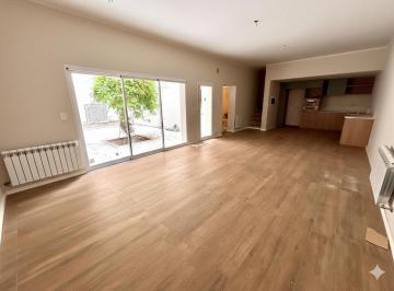 Casa · 145m² · 6 Ambientes · Venta - Pasillo de 3 Dorm. con Patio y Terraza