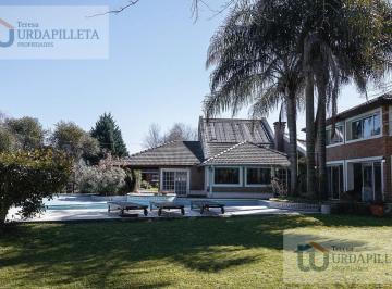 Casa · 450m² · 8 Ambientes · 2 Cocheras · Casa con 4 Dorm. en Pilar del Lago - Pilar