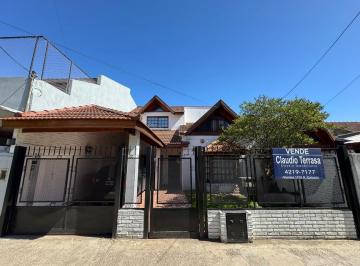 Casa · 180m² · 5 Ambientes · 2 Cocheras · Chalet en Venta en Claypole
