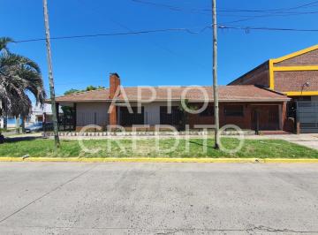 Casa · 220m² · 4 Ambientes · 1 Cochera · Casa en Una Planta, 3 Dorm. – Apto Crédito – Temperley Oeste