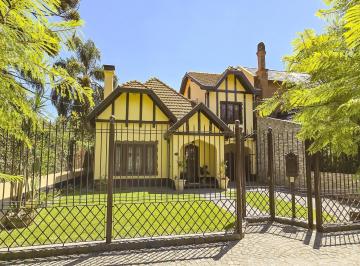 Casa · 400m² · 4 Ambientes · 4 Cocheras · Impecable Chalet en Inmejorable Ubicacion