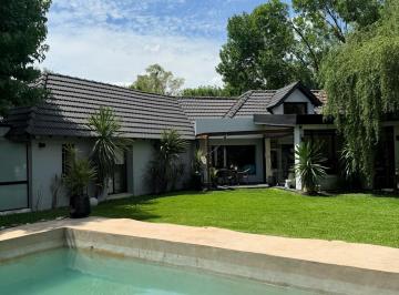 Casa · 240m² · 5 Ambientes · 2 Cocheras · Casa en Country Club Banco Provincia
