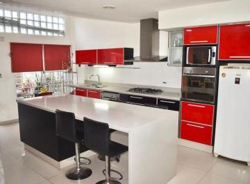 Casa · 175m² · 5 Ambientes · 1 Cochera · 5 Amb con Cochera y Pileta