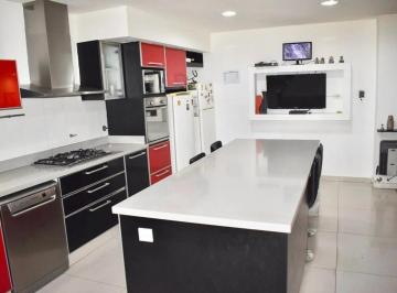 Casa · 175m² · 5 Ambientes · 1 Cochera · 5 Amb con Cochera y Pileta