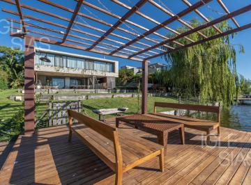 Casa · 323m² · 6 Ambientes · 2 Cocheras · Casa en Venta a La Laguna Grande en San Isidro Labrador