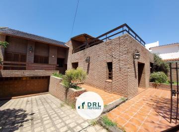Casa · 376m² · 4 Dormitorios · 2 Cocheras · Casa en Venta en Villa Belgrano