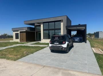 Casa · 170m² · 4 Ambientes · 2 Cocheras · Casa en Venta en La Magdalena, Canning, Esteban Echeverria