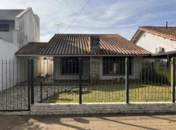 Casa · 140m² · 4 Ambientes · 2 Cocheras · Chalet en Venta