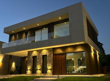 Casa de 6 ambientes, Berazategui · Greenville - a Estrenar - Divina! 3 Dorm en Suite + Escrit C/pileta