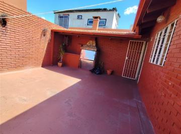 PH · 50m² · 3 Ambientes · PH en Venta 3 Amb, Pompeya. Quincho - Parrilla -, ¡Excelente Ubicación! Se Escuchan Ofertas