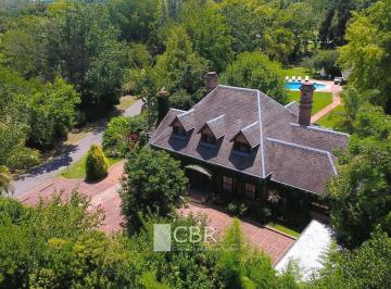 Casa · 400m² · 9 Ambientes · 2 Cocheras · Carmel Cc - Espectacular Casa Reciclada de 400 m² S/ Lote de 3000 m²