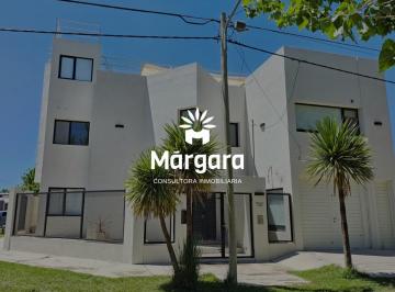 Casa · 143m² · 5 Ambientes · 1 Cochera · Casa en Venta 3 Dorm.