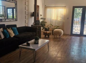 Casa · 204m² · 5 Ambientes · Venta | Casa en Monte Cristo 4 Dorm