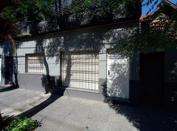 PH de 3 ambientes, Morón · Casa en PH Al Frente de 3 Ambientes a m del Paseo Lineal