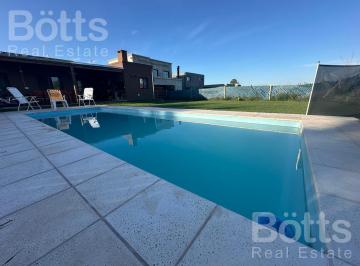 Casa · 140m² · 4 Ambientes · 2 Cocheras · Casa en Venta Santa Elena Pilar del Este