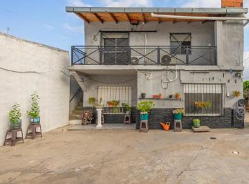 Casa · 70m² · 6 Ambientes · 5 Cocheras · Venta de Tres Casas en un Lote