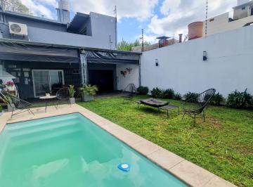 Casa · 268m² · 5 Ambientes · 2 Cocheras · Venta Casa 5 Amb con Pileta, Fondo, Cochera Doble Bernal