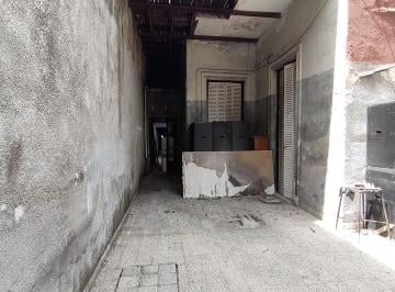 Local comercial , Colegiales · Espacio Comercial 100 m² Cubiertos + Dpto 3 Ambientes 1° Piso