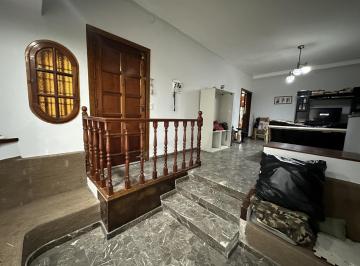 Casa · 140m² · 5 Ambientes · 1 Cochera · Casa en Monte Chingolo