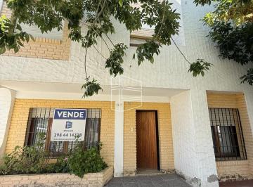 Casa · 100m² · 6 Ambientes · 1 Cochera · Venta - Propiedad Tipo Dúplex en El Centro de General Roca - C083