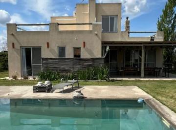 Casa · 280m² · 6 Ambientes · 2 Cocheras · Alquiler Casa 6 Ambientes, Trapalanda Pehuajó Jardin y Pileta