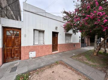 Casa de 2 ambientes, Quilmes · Casa Tipo PH 2 Ambientes Al Frente con Patio en Venta