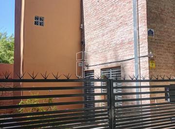 Casa · 65m² · 4 Ambientes · Venta - Propiedad Tipo Dúplex en Barrio Entre Aguas - C084