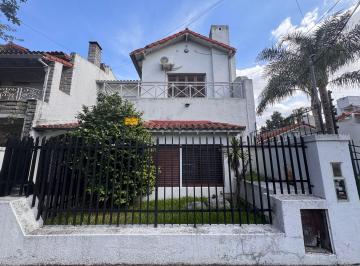 Casa de 6 ambientes, La Matanza · Chalet en 2 Plantas en Excelente Zona de Ramos Mejia