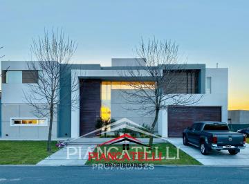 Casa · 600m² · 6 Ambientes · 8 Cocheras · Venta de Casa 6 Ambientes en Terravista
