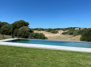 Casa · 400m² · 7 Ambientes · 2 Cocheras · Casa a La Venta en Costa Esmeralda, Barrio Residencial 1