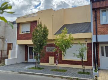 Casa · 130m² · 5 Ambientes · 1 Cochera · Casa en Venta 5 Ambientes Muy Luminosa - Patio - 2 Plantas