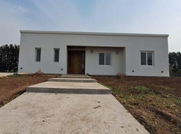 Casa · 1058m² · 4 Ambientes · 2 Cocheras · Rbs. Hermosa Casa en El Campo Fincas Exclusivas, Los Cardales!