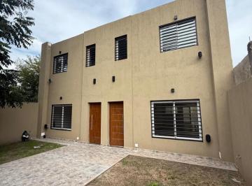 Casa · 120m² · 4 Ambientes · 1 Cochera · Casa Tipo Dúplex en Alquiler en Ituzaingó Sur