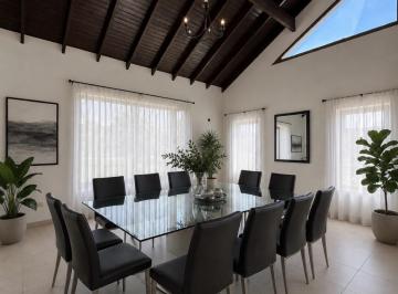 Casa · 310m² · 5 Ambientes · 2 Cocheras · Casa Sobre Lote de 1000 m² con Costa Al Rio