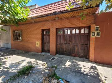 Casa · 143m² · 4 Ambientes · 1 Cochera · Venta Casa de 4 Ambientes Mixta