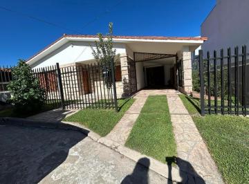 Casa · 216m² · 3 Ambientes · Carlos Paz Hermosa Casa Excelente Ubicacion - 50 Mtrs Cucu Cons