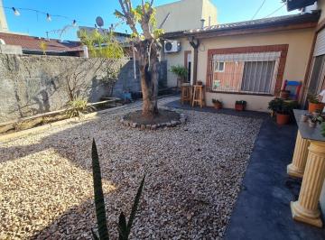 Casa · 180m² · 4 Ambientes · 1 Cochera · Venta Casa 4 Amb Garage + 2 Locales en El Centro de Solano