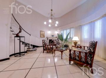 Casa · 245m² · 5 Ambientes · 1 Cochera · Venta Casa de Cuatro Dorm. con Jardin y Cochera en Abasto