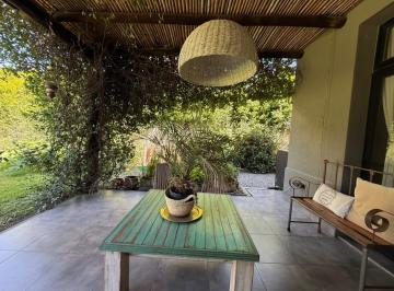 Casa · 208m² · 4 Ambientes · 1 Cochera · Casa en Venta en Lote Interno del Barrio Santa Barbara, Tigre