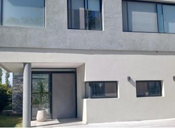 Casa · 215m² · 4 Ambientes · 2 Cocheras · Casa en Lagoon Pilar