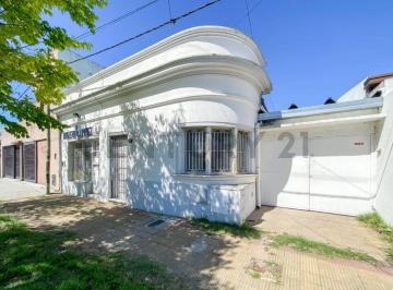 Casa · 190m² · 4 Ambientes · 2 Cocheras · Casa en Venta de 3 Dorm., Sobre Lote de 528 m² - 120 Entre 72 y 73, Villa Elvira.
