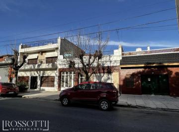 Casa · 194m² · 4 Ambientes · 2 Cocheras · Casa en Lote de 8,66 X 29 m. - Garaje - Patio - Terraza - Galpón Al Fondo - 354 m².
