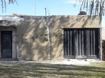 Casa · 110m² · 2 Ambientes · Casa a Terminar en Venta con Lote de 400 m². - 155 E/66 y 67.