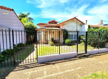 Casa de 3 ambientes, Morón · Chalet en Venta en Castelar Sur