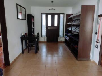 Casa · 109m² · 2 Ambientes · 2 Cocheras · 28 y 527. Casa en Venta, Todo Planta Baja