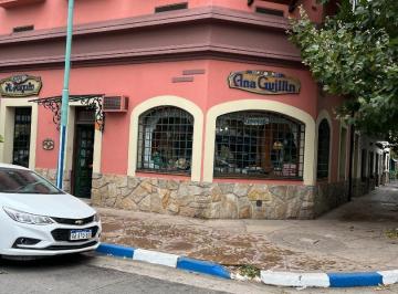 Local comercial · 80m² · Local en Alquiler Para Uso Profesional - en Esquina