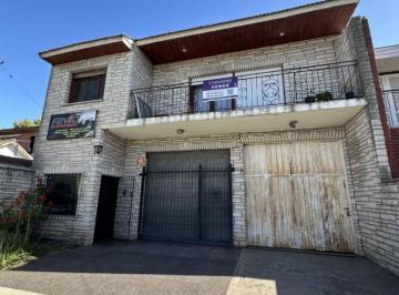 Casa · 288m² · 4 Ambientes · 2 Cocheras · Venta Urgente Propiedad en Block Depto 4 Amb con Garage y Deposito