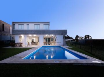 Casa · 290m² · 5 Ambientes · Casa en Venta Arenas del Sur