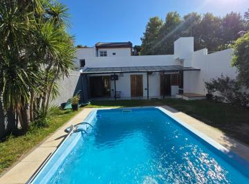 Casa · 200m² · 5 Ambientes · 2 Cocheras · Venta Casa 5 Amb con Pileta, Fondo, Cochera Doble en Quilmes
